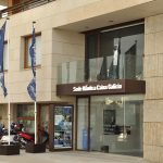 Foto: "Sede Náutica Caixa Galicia en Sanxenxo" de Maxi